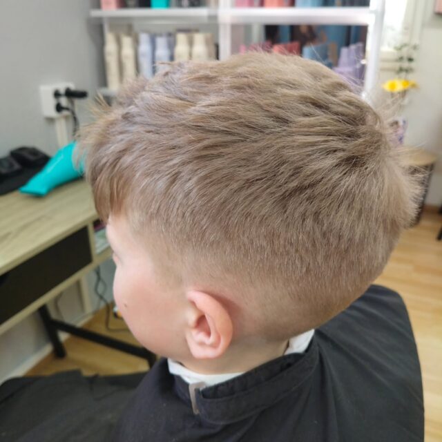 Tässä meidän toisen vuoden opiskelija harjoittelija Juulin taidon näyte warrion cut💎#hiustenleikkausjyväskylä #hiustyyli #poikienhiustyylejä #kampaamokuokkala #kampaamojyväskylä