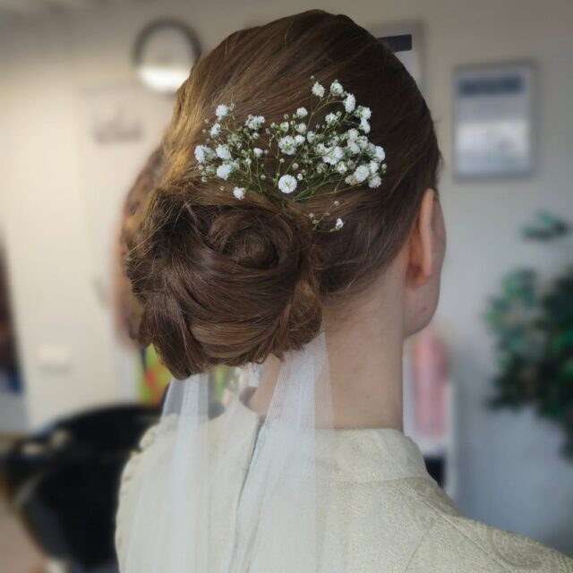 Tämän aamun morsiamelle kampaus 💎#wedinhairstyle #kampaus#nutturakampaus #kampaamokuokkala #kampaamojyväskylä