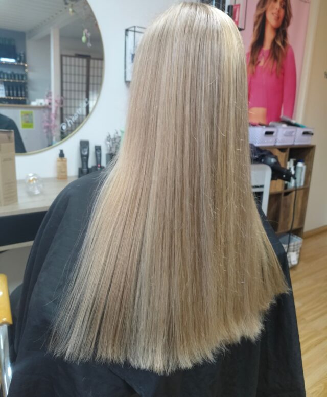 Luonnollista kirkkautta hiuksiin 💎#vaaleathiukset #balayage #vaalennusjyväskylä #sävytys #hyvinvointi #kauneus
#schwarzkopfvibrance #schwarzkopfblondme #schwarzkopfinland #schwarzkopfpro #henkel
#kampaamokuokkala
#kampaamojyväskylä