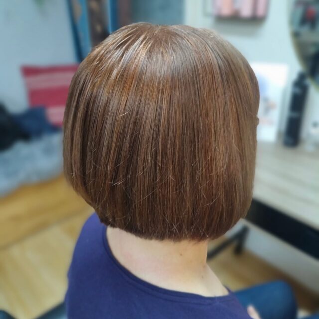 Uutta väriä hiuksiin. Muutamat kupariset raidat tuomaan eloa/vivahdetta 💎#raidatjyväskylä #raidat #värjäyksetjyväskylä #hiutenvärjäys #kauneus #hyvinvointi #vivahde #schwarzkopfigoraroyal #schwarzkopfpro #henkel #kampaamokuokkala #kampaamojyväskylä