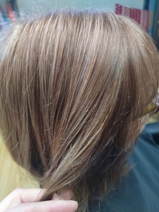 Tänään tein maanantain koulutuksen oppeja💎 polycheome värjäystä#schwarzkopfblondme #schwarzkopfpro #polychrome #kampaamokuokkala #värjäyksetjyväskylä