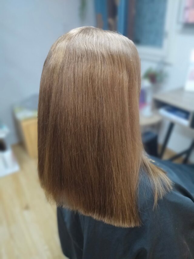 Tummempaa raitaa tuomaan eloa ja tasaisuutta väriin💎#raidatjyväskylä #raidat#hyvinvointi #kauneus #schwarzkopfigoraroyal
#schwarzkopfinland #schwarzkopfpro #henkel
#kampaamokuokkala #kampaamojyväskylä