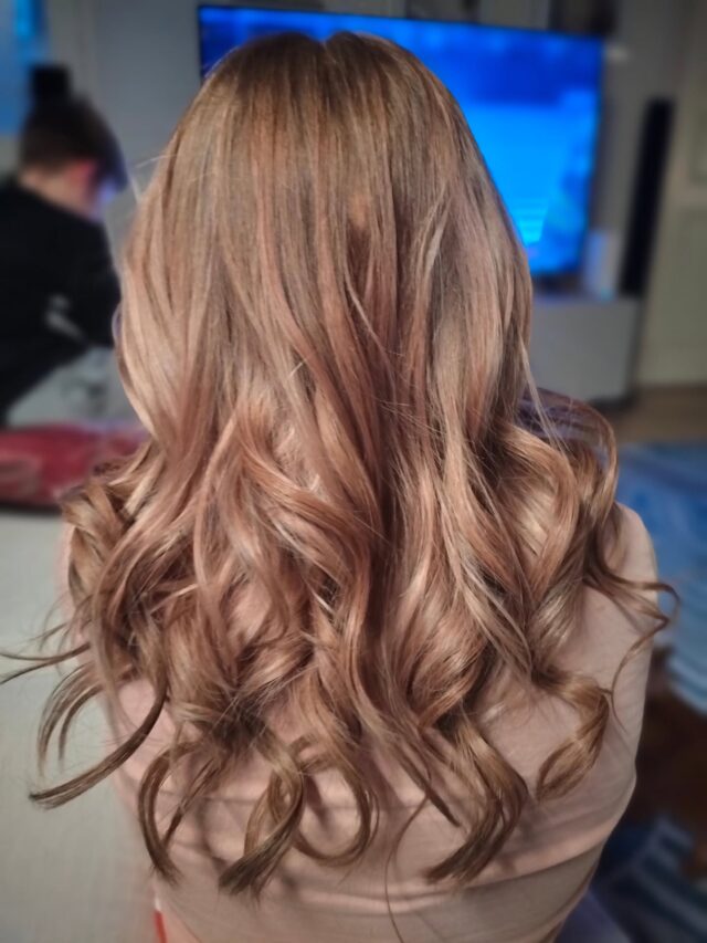 Tyttärelle kauan odotetut pidennykset synttäri lahjaksi 🙂💎#pidennykset #pidennyksetjyväskylä #kampaamokuokkala #belong #idhairpro